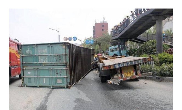 集裝箱運輸半掛車不上鎖！通亞幫您解決！