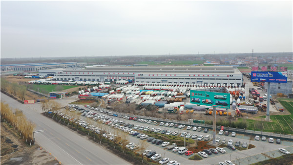 通亞汽車批量粉罐車發車儀式